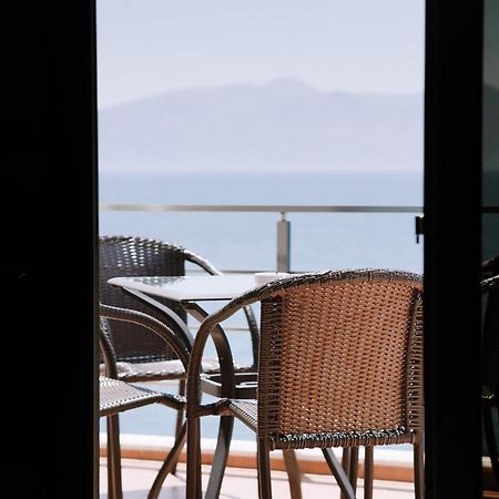 亚若奥酒店 Sarandë 外观 照片